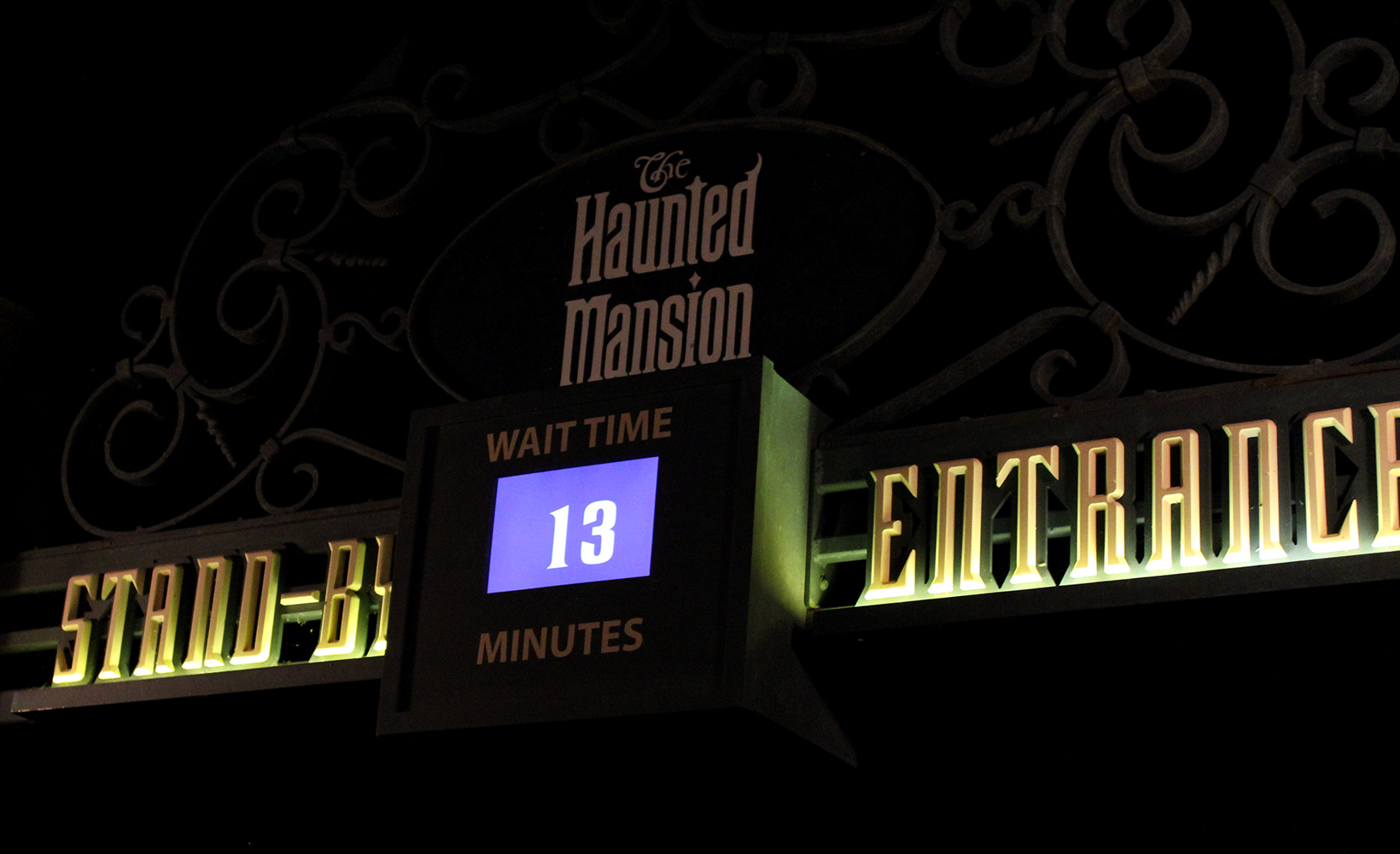 Haunted Mansion displaying a 13 minute wait during the After Hours event.